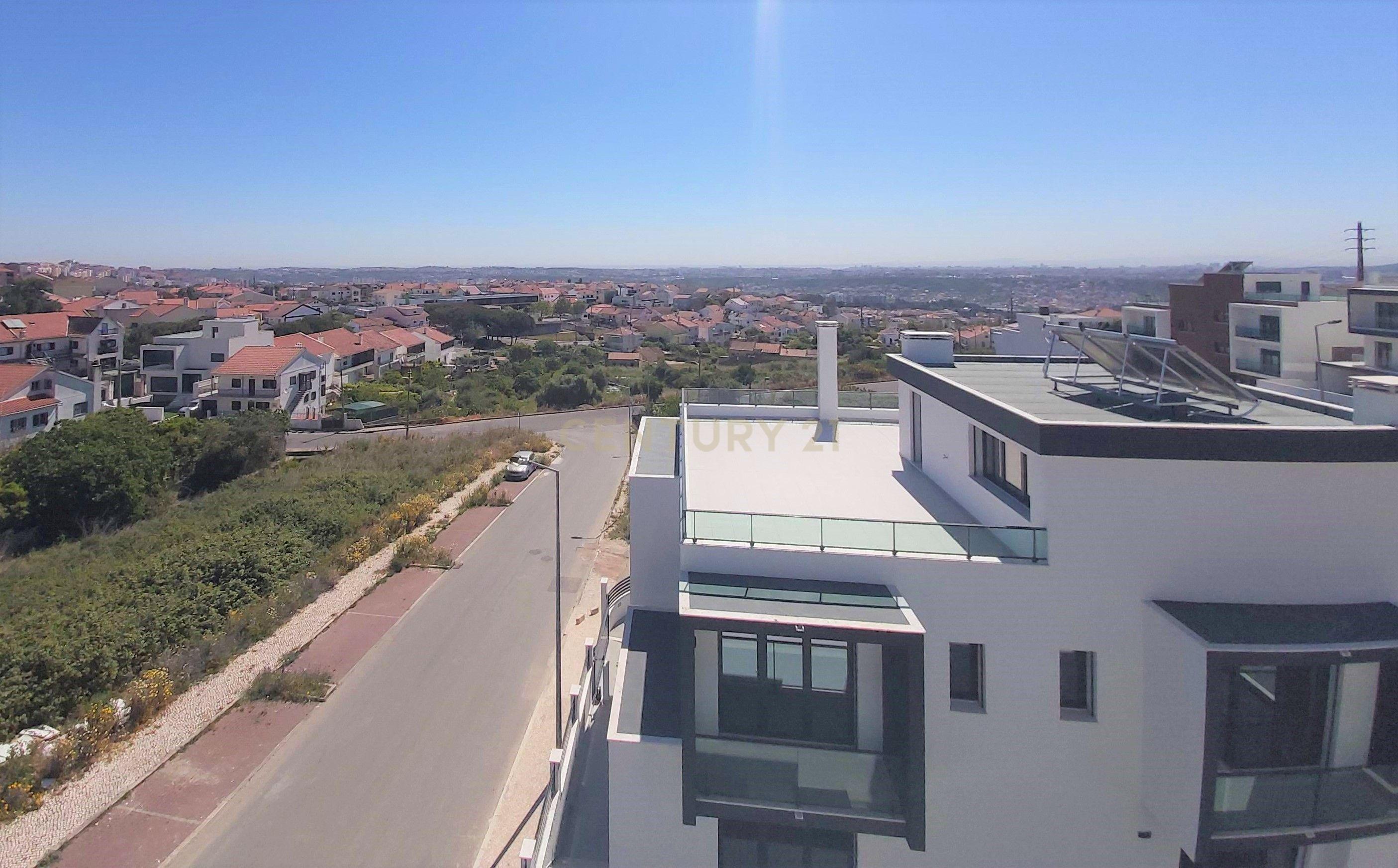 MORADIA T5 + 3 EM FAMÕES, COM PISCINA, JARDIM E BOX PARA 4 CARROS - Image 38