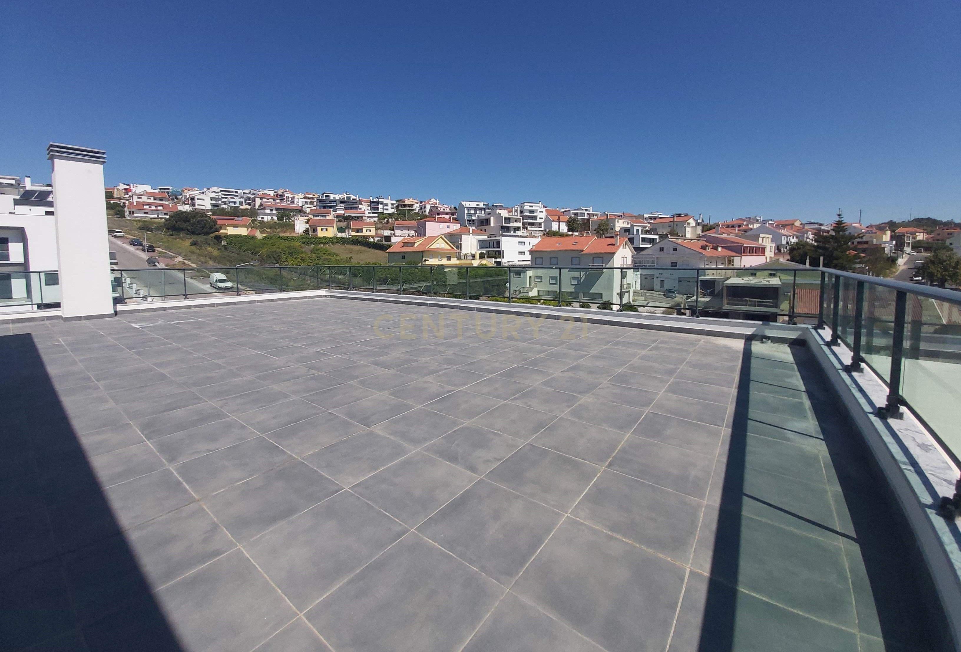 MORADIA T5 + 3 EM FAMÕES, COM PISCINA, JARDIM E BOX PARA 4 CARROS - Image 39