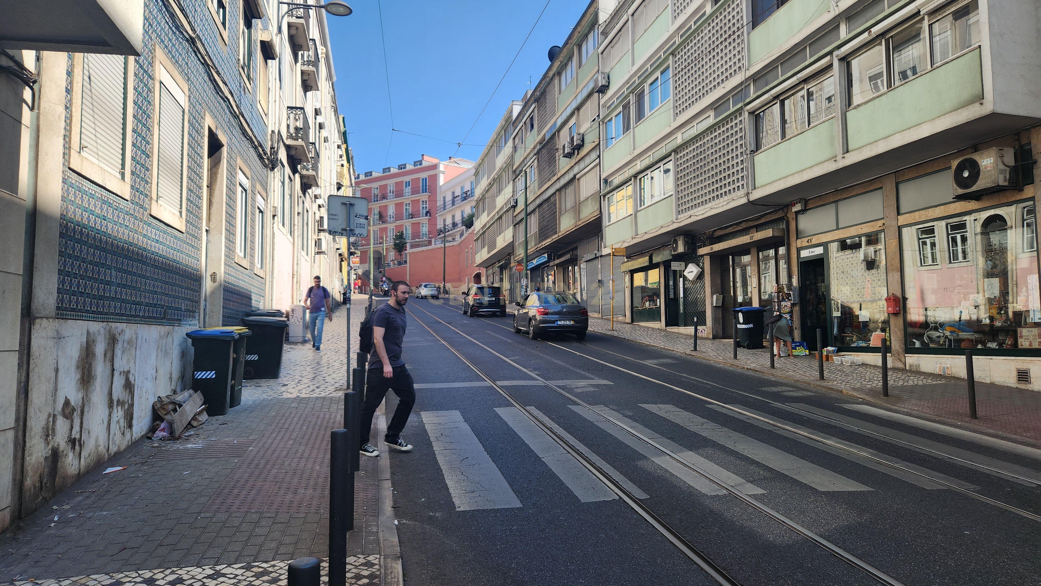 Loja em Lisboa com Acessibilidade e Garagem - 219.5m² - Image 3