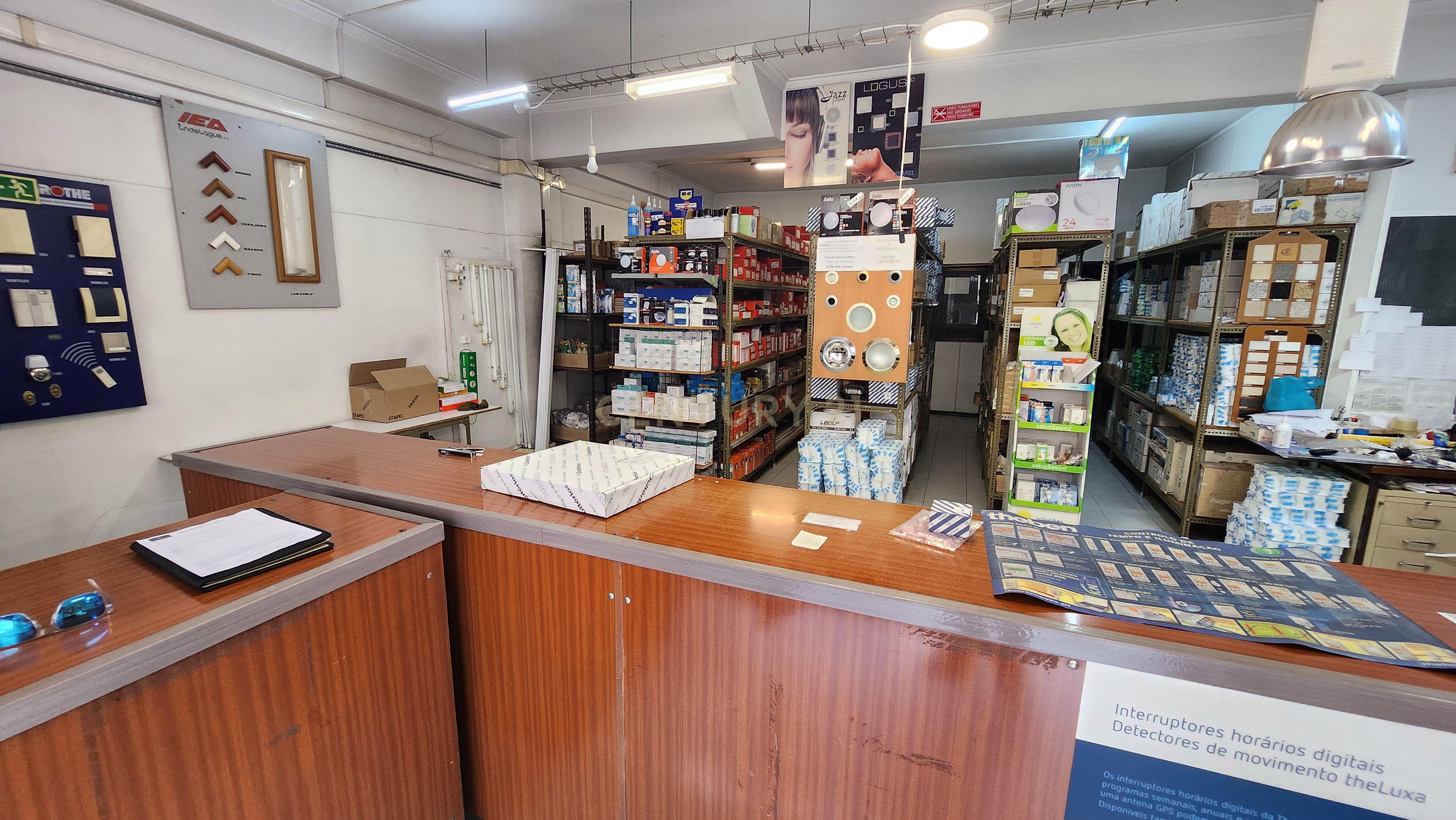 Loja em Lisboa com Acessibilidade e Garagem - 219.5m² - Image 15