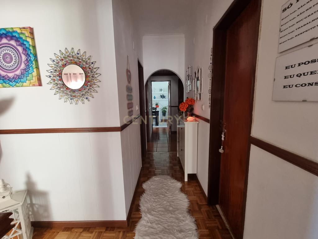 Excelente 4 assoalhadas 107 m2 Massamá - Image 8