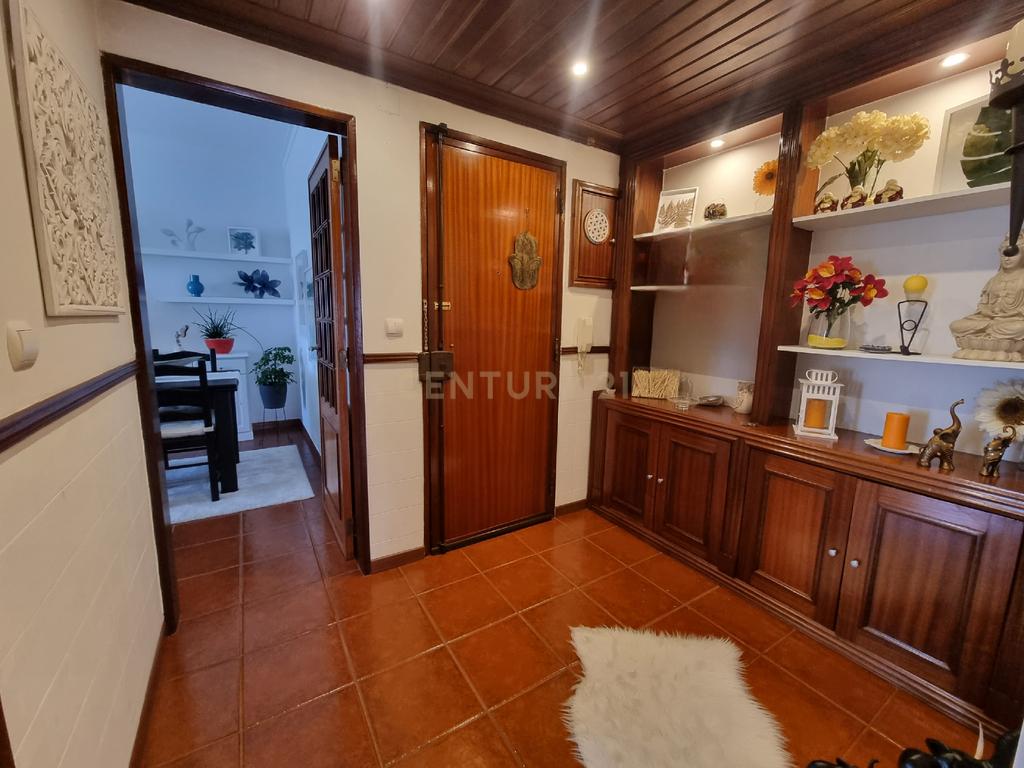 Excelente 4 assoalhadas 107 m2 Massamá - Image 3
