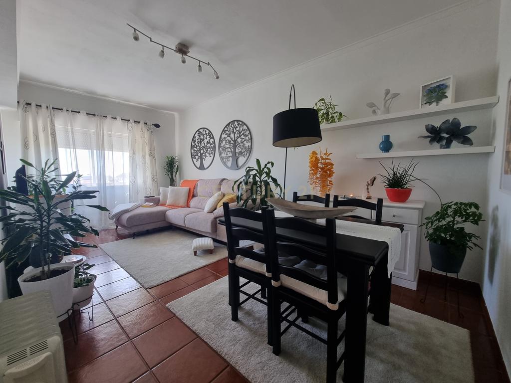 Excelente 4 assoalhadas 107 m2 Massamá - Image 1