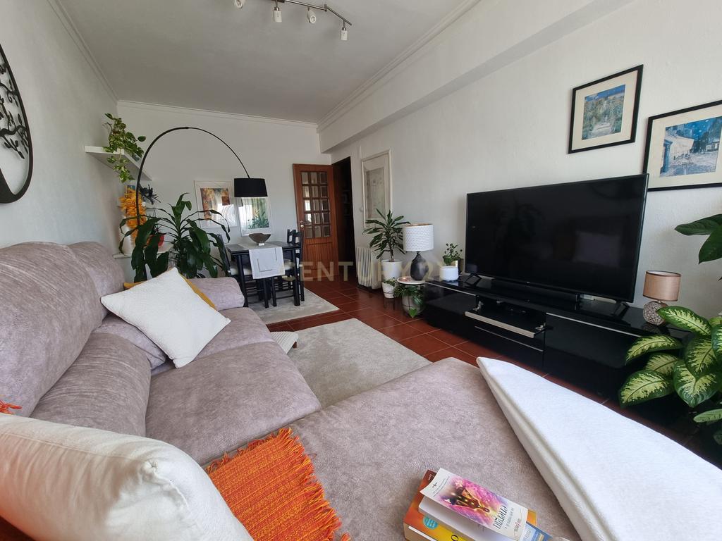 Excelente 4 assoalhadas 107 m2 Massamá - Image 2