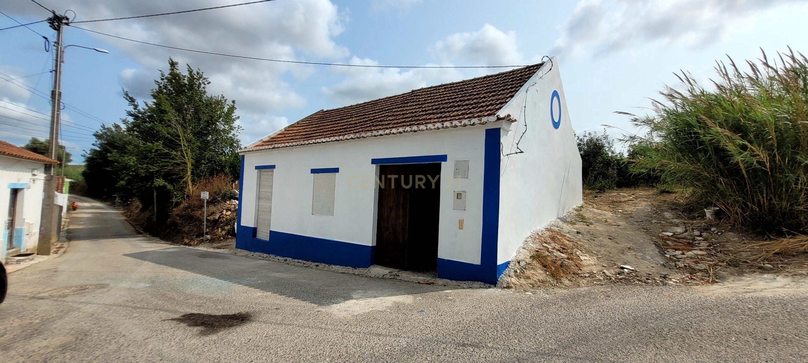 Quinta com moradia no Arneiro Merceana com 3ha de terreno com arvores de fruto em produção e 800 m2 Urbanos - Image 2