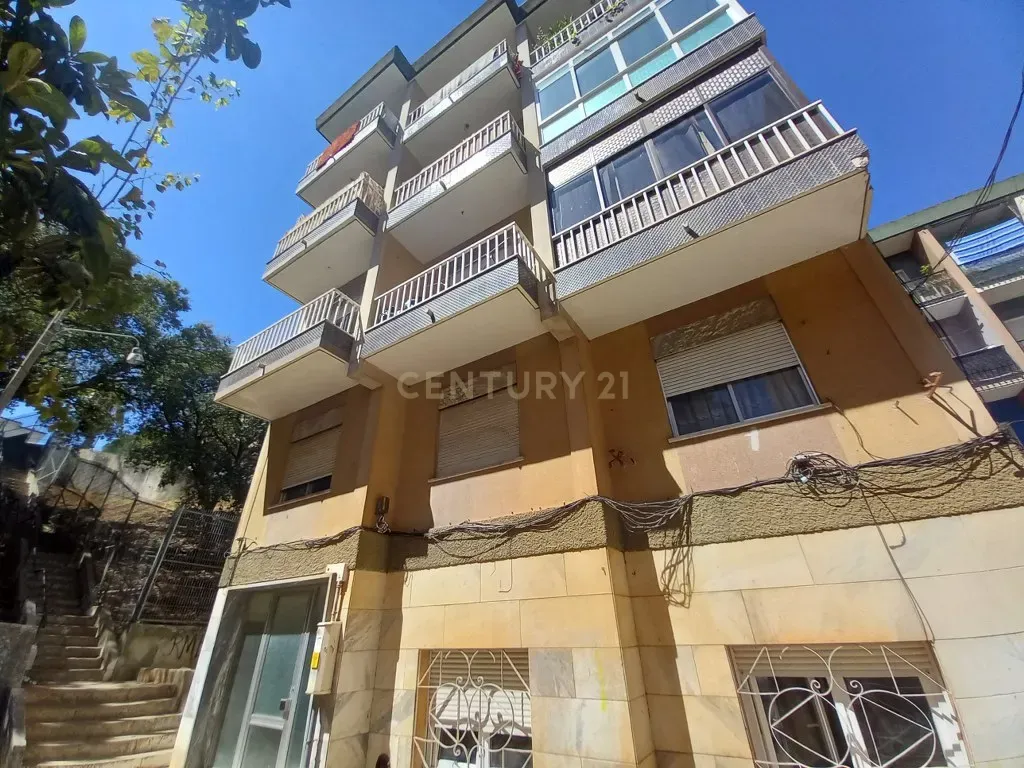 Renovação Exclusiva: Apartamento de 3 Assoalhadas Próximo ao Bairro Afonso Costa em Setúbal - Image 32