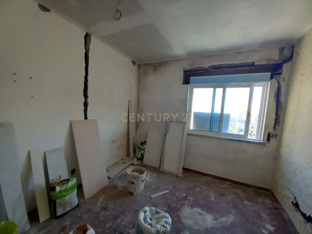 Renovação Exclusiva: Apartamento de 3 Assoalhadas Próximo ao Bairro Afonso Costa em Setúbal - Image 7