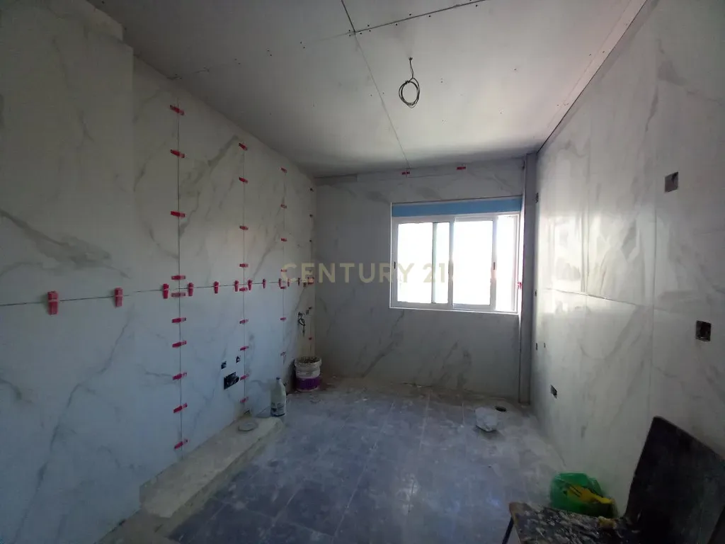 Renovação Exclusiva: Apartamento de 3 Assoalhadas Próximo ao Bairro Afonso Costa em Setúbal - Image 9
