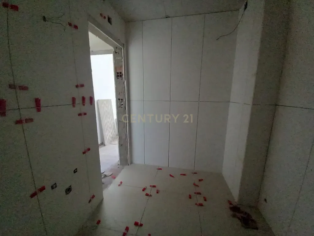 Renovação Exclusiva: Apartamento de 3 Assoalhadas Próximo ao Bairro Afonso Costa em Setúbal - Image 12