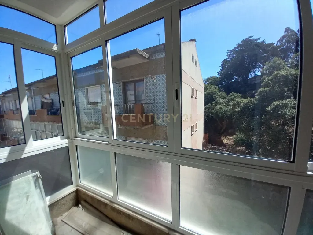 Renovação Exclusiva: Apartamento de 3 Assoalhadas Próximo ao Bairro Afonso Costa em Setúbal - Image 21