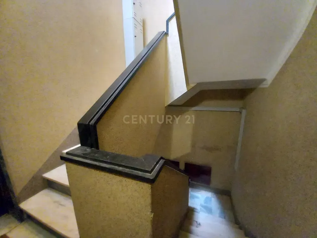 Renovação Exclusiva: Apartamento de 3 Assoalhadas Próximo ao Bairro Afonso Costa em Setúbal - Image 25