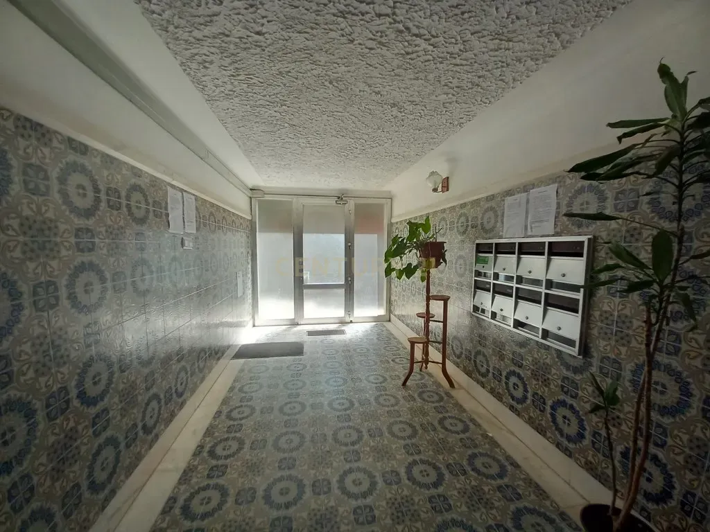 Renovação Exclusiva: Apartamento de 3 Assoalhadas Próximo ao Bairro Afonso Costa em Setúbal - Image 26