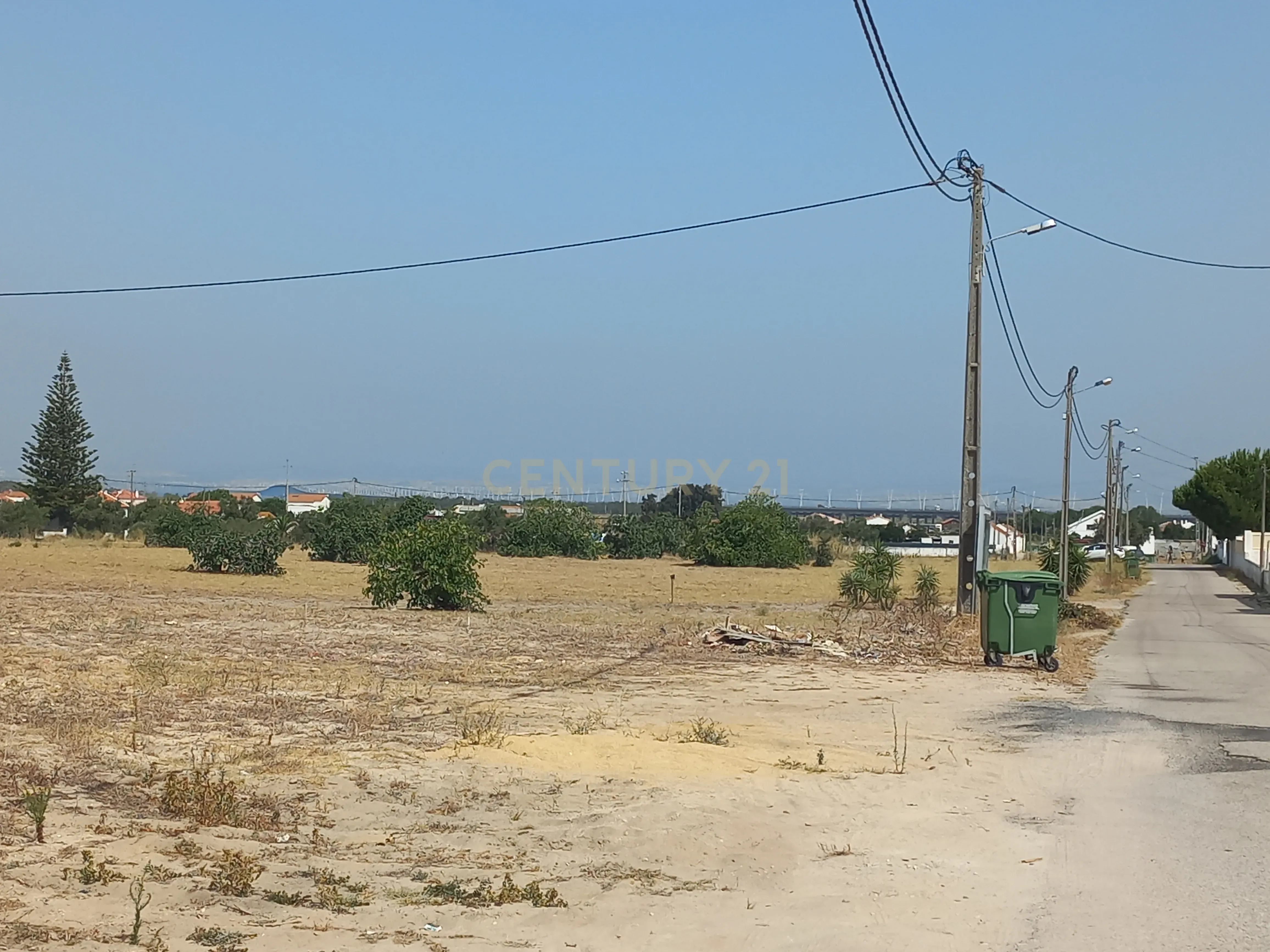 Terreno com 6.694m2 Situado a: 3 km do centro do Montijo. Com potencialidade de construção - Image 4