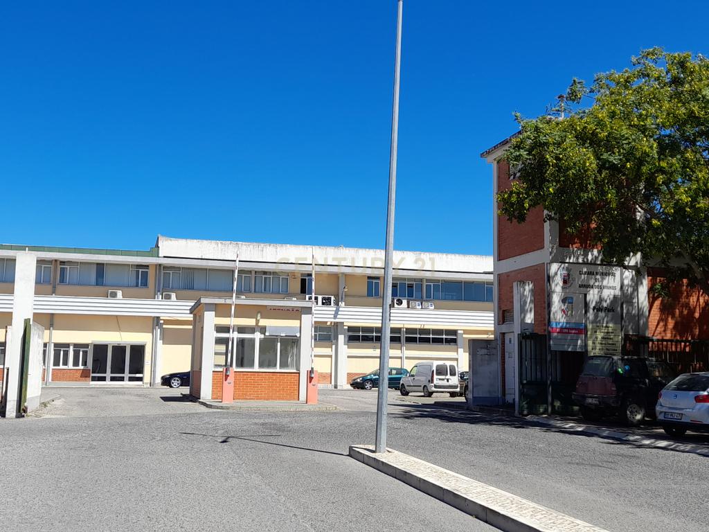 Armazém situado num condomínio fechado em Arruda dos Vinhos - Image 14