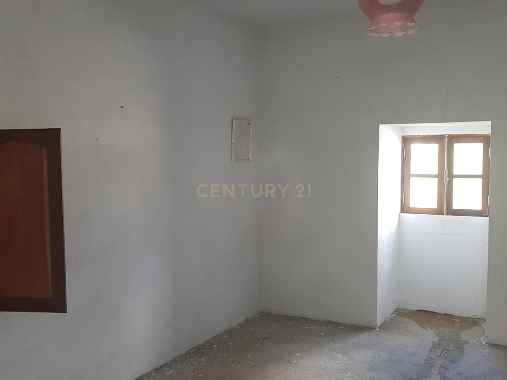 Casa T2 em Boticas com Jardim e Vista para a Montanha - Image 2