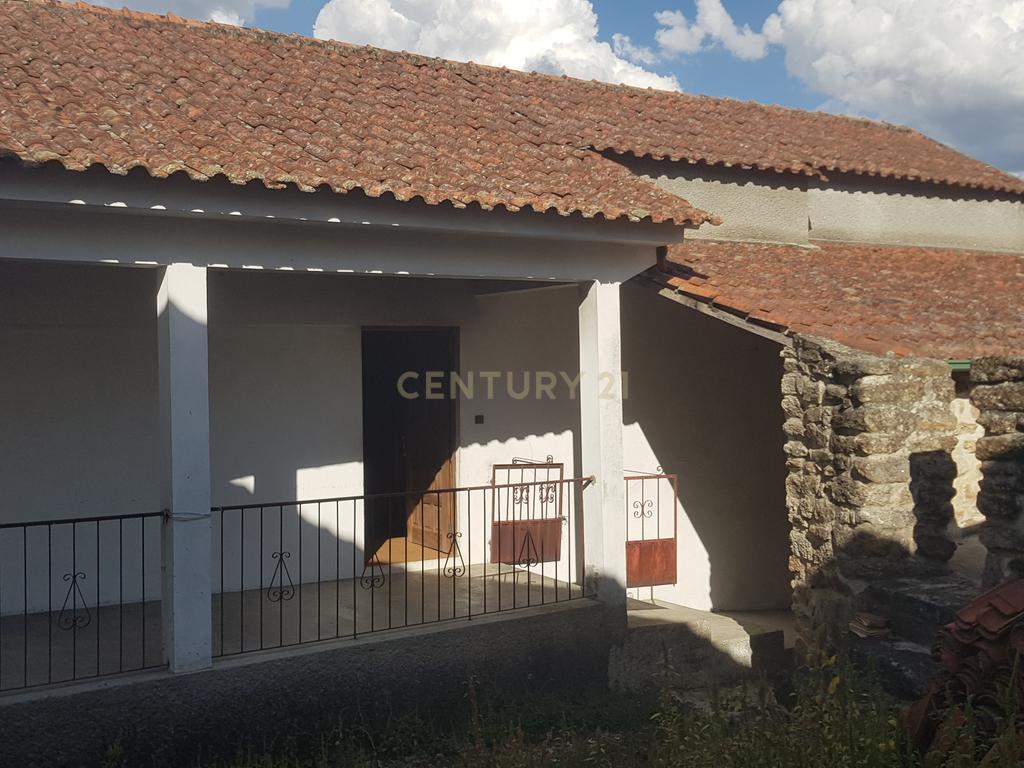 Casa T2 em Boticas com Jardim e Vista para a Montanha - Image 1
