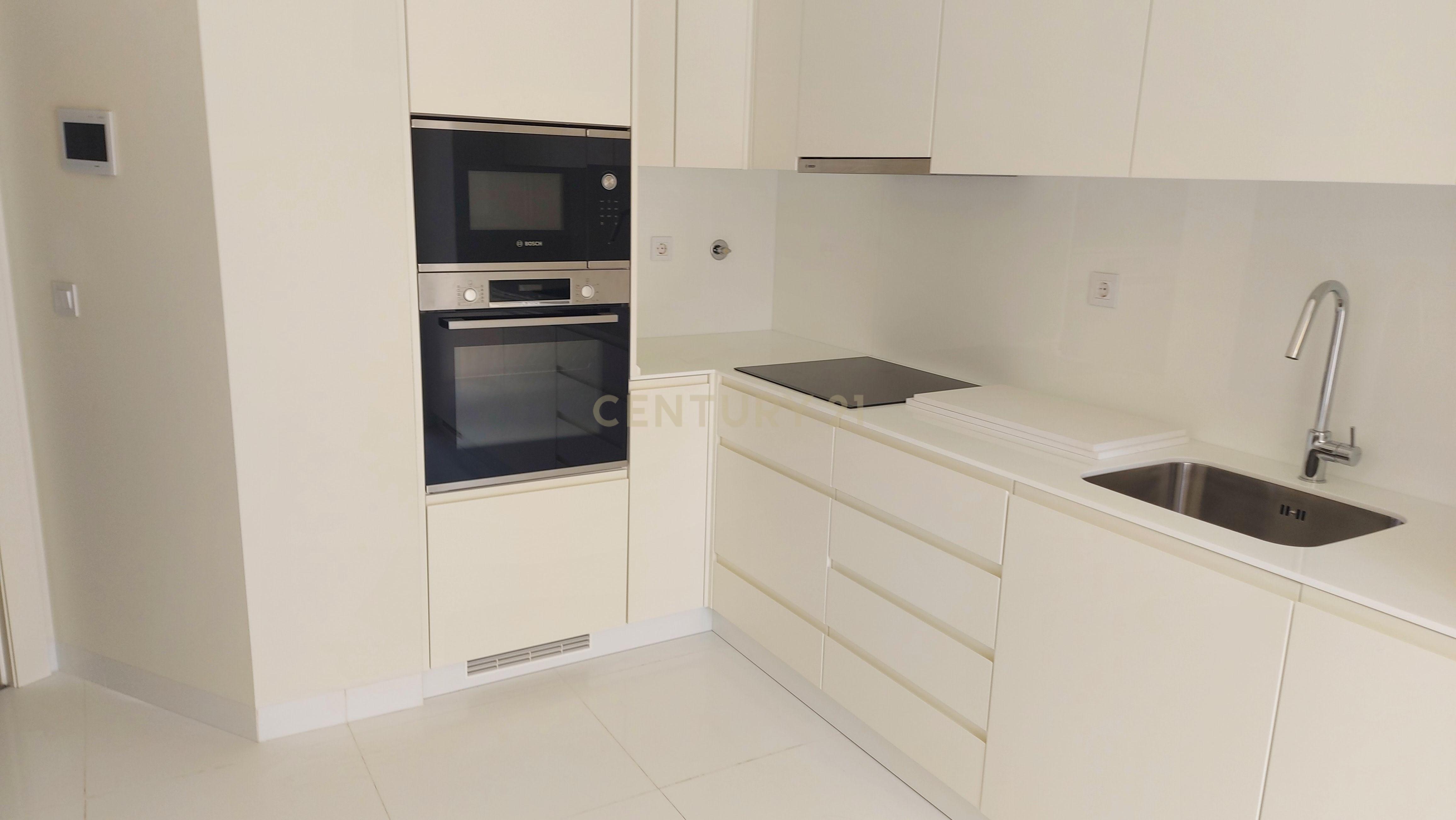 Apartamento Duplex T2, Novo, já concluído e com Licença de Utilização, à Venda em Zona Nobre e Recatada do Areeiro na Av. Madrid - Image 28