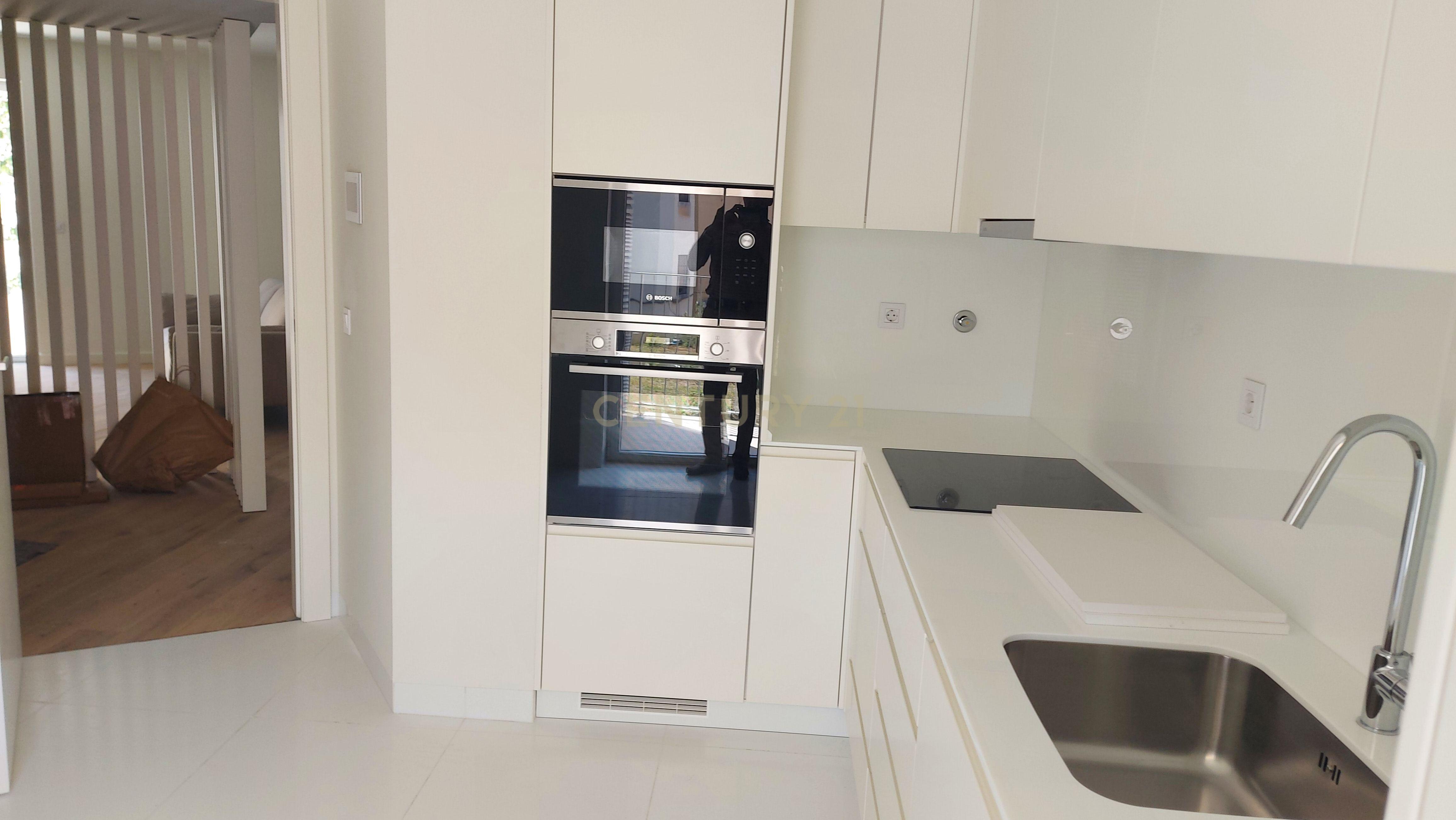 Apartamento Duplex T2, Novo, já concluído e com Licença de Utilização, à Venda em Zona Nobre e Recatada do Areeiro na Av. Madrid - Image 27