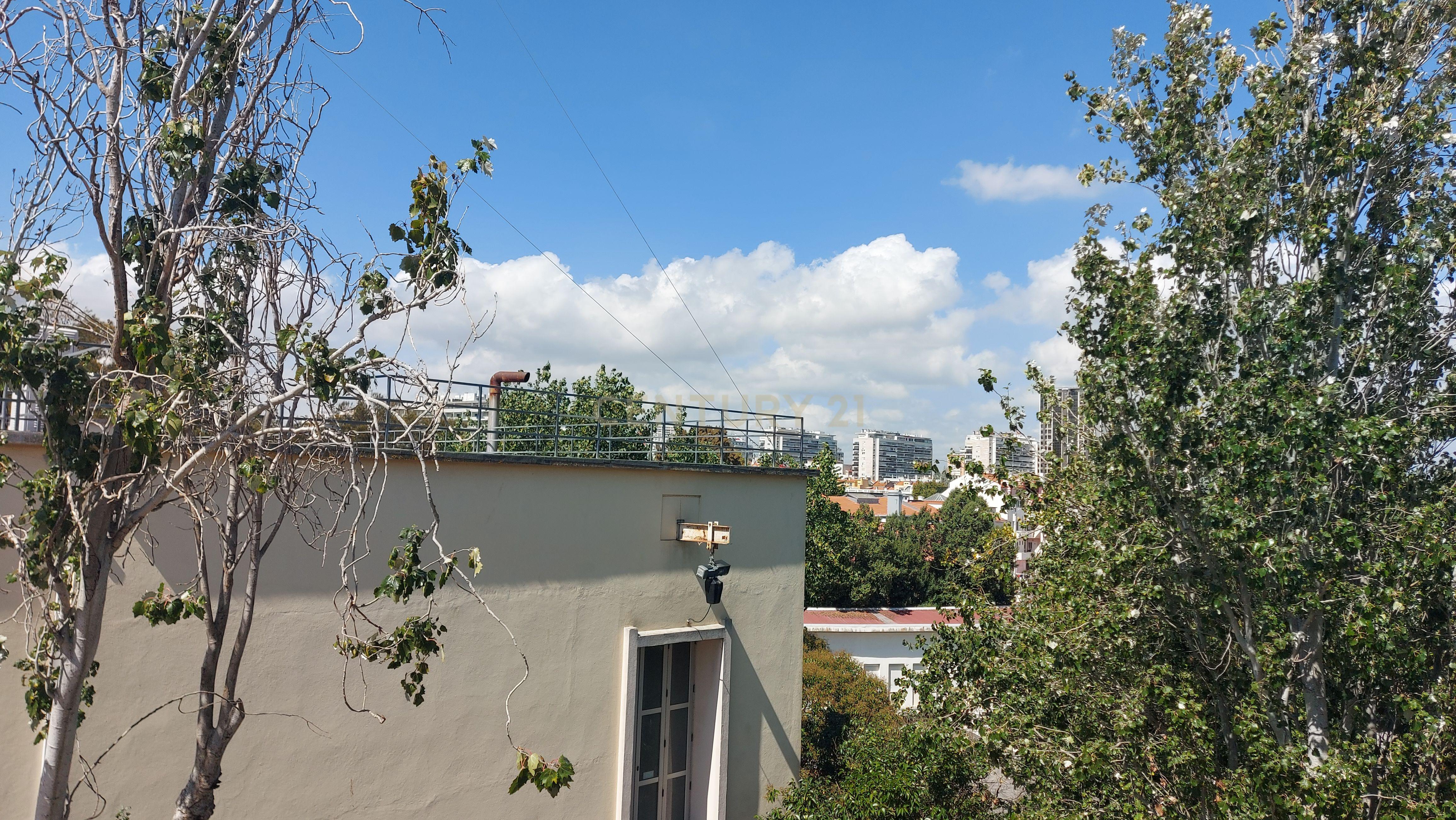 Apartamento Duplex T2, Novo, já concluído e com Licença de Utilização, à Venda em Zona Nobre e Recatada do Areeiro na Av. Madrid - Image 50