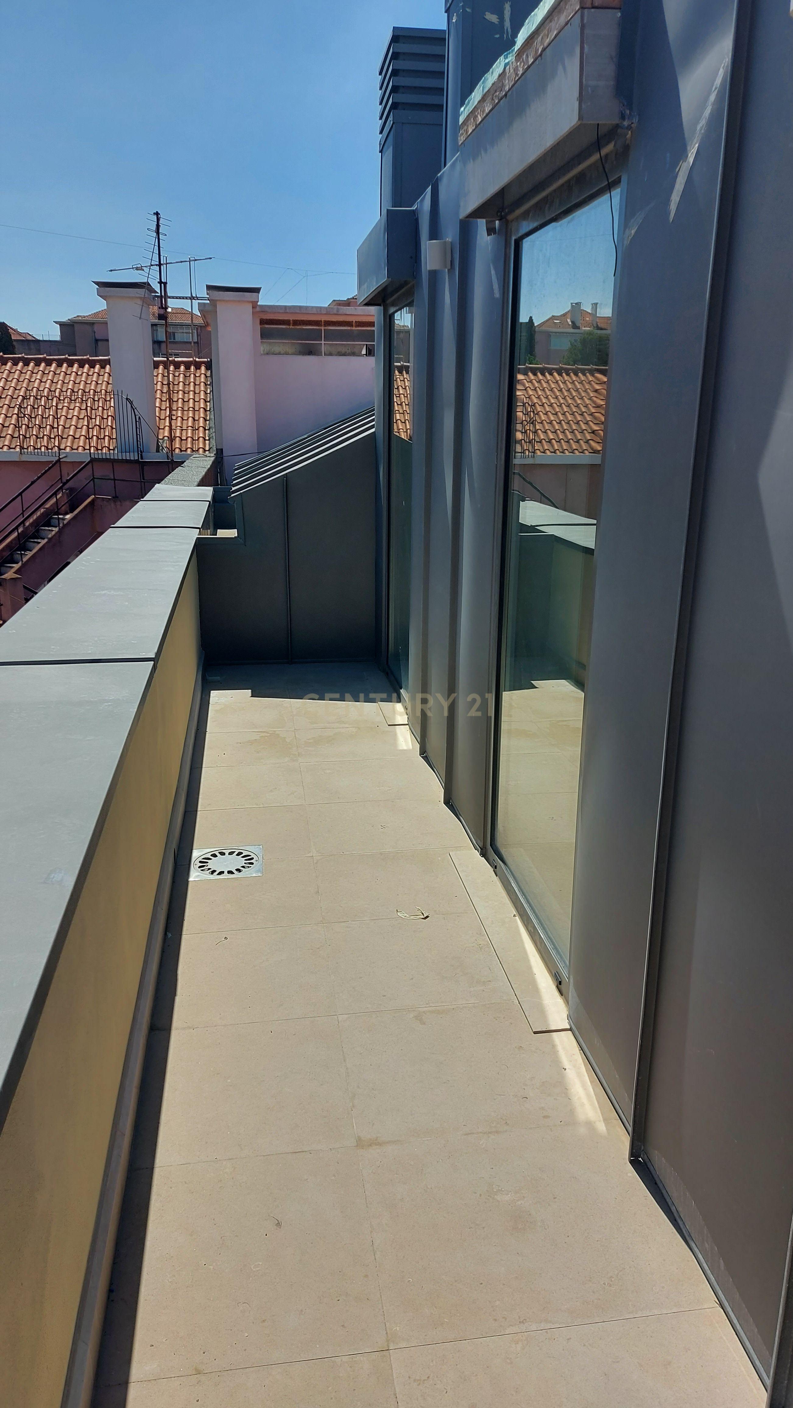 Apartamento Duplex T2, Novo, já concluído e com Licença de Utilização, à Venda em Zona Nobre e Recatada do Areeiro na Av. Madrid - Image 48