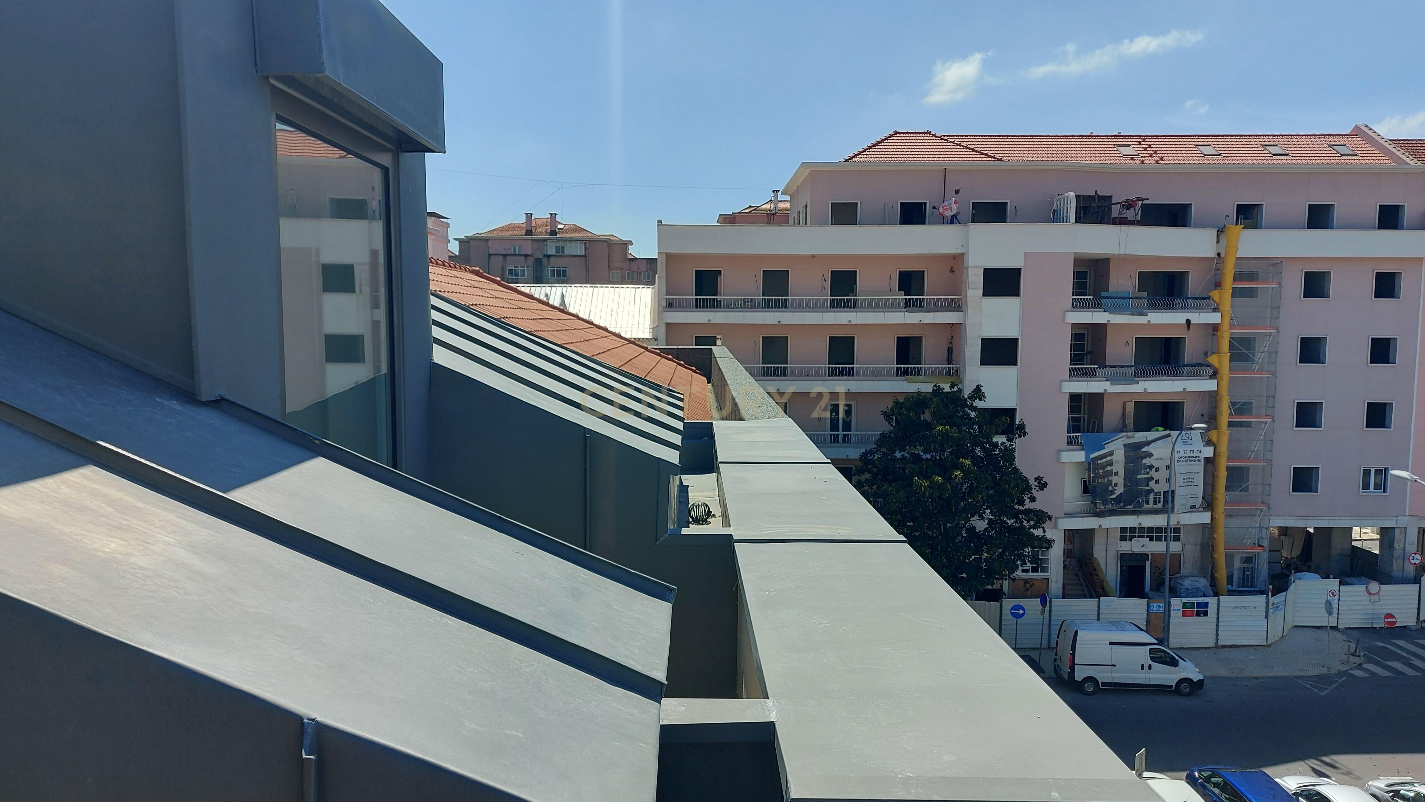 Apartamento Duplex T2, Novo, já concluído e com Licença de Utilização, à Venda em Zona Nobre e Recatada do Areeiro na Av. Madrid - Image 49