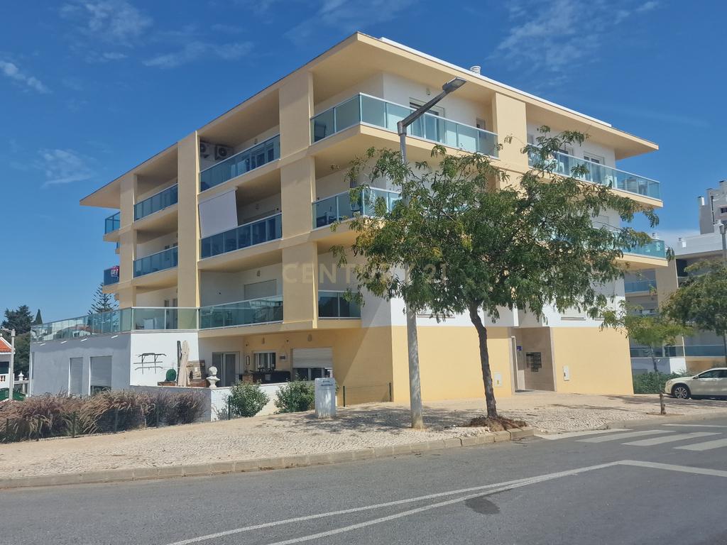 Apartamento T1 c/ garagem  novo de 2022 em Portimão - Image 4
