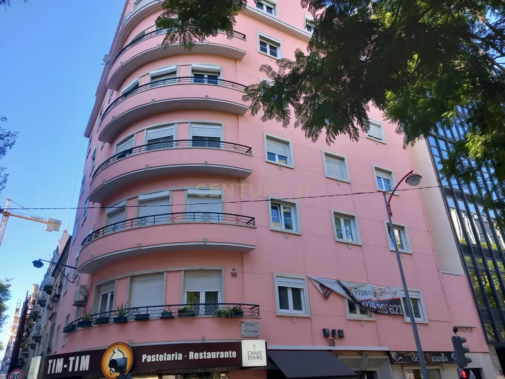 ARRENDAMENTO T1 NA AVENIDA 5 DE OUTUBRO - Image 1