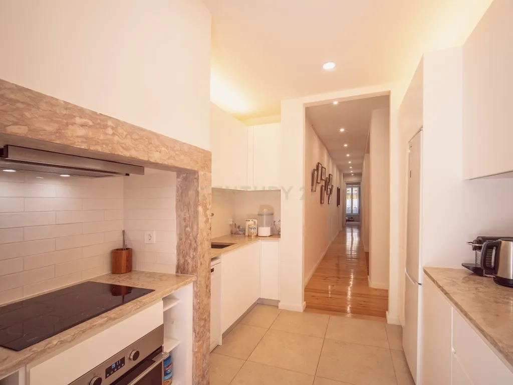Apartamento Encantador com Jardim Privativo — Santo António, Lisboa - Image 13