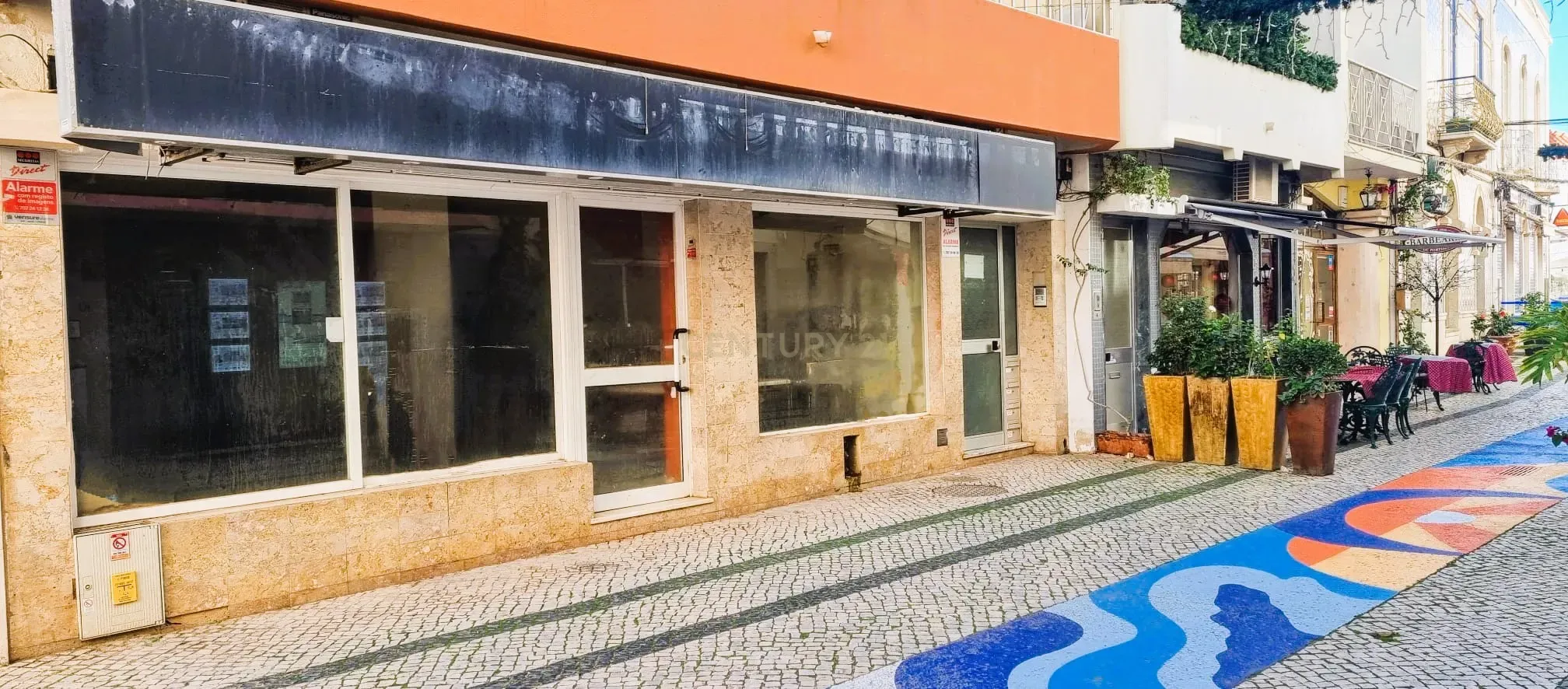 **Oportunidade Imperdível no Centro de Portimão!** - Image 1
