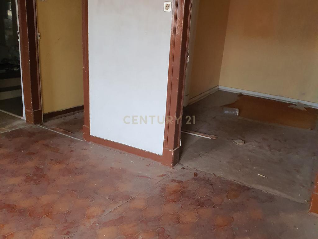 Prédio para remodelação na Mouraria - Image 5