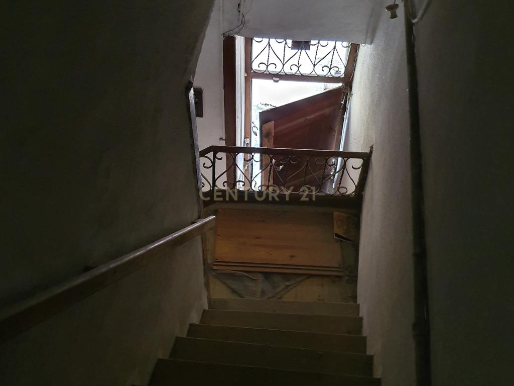 Prédio para remodelação na Mouraria - Image 2