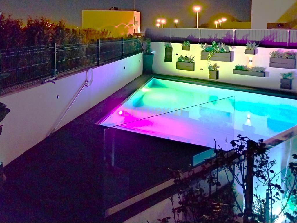 Moradia T3+2 | Sesimbra com Piscina, Jacuzzi, duas Pérgulas Bioclimáticas e muito mais. - Image 5