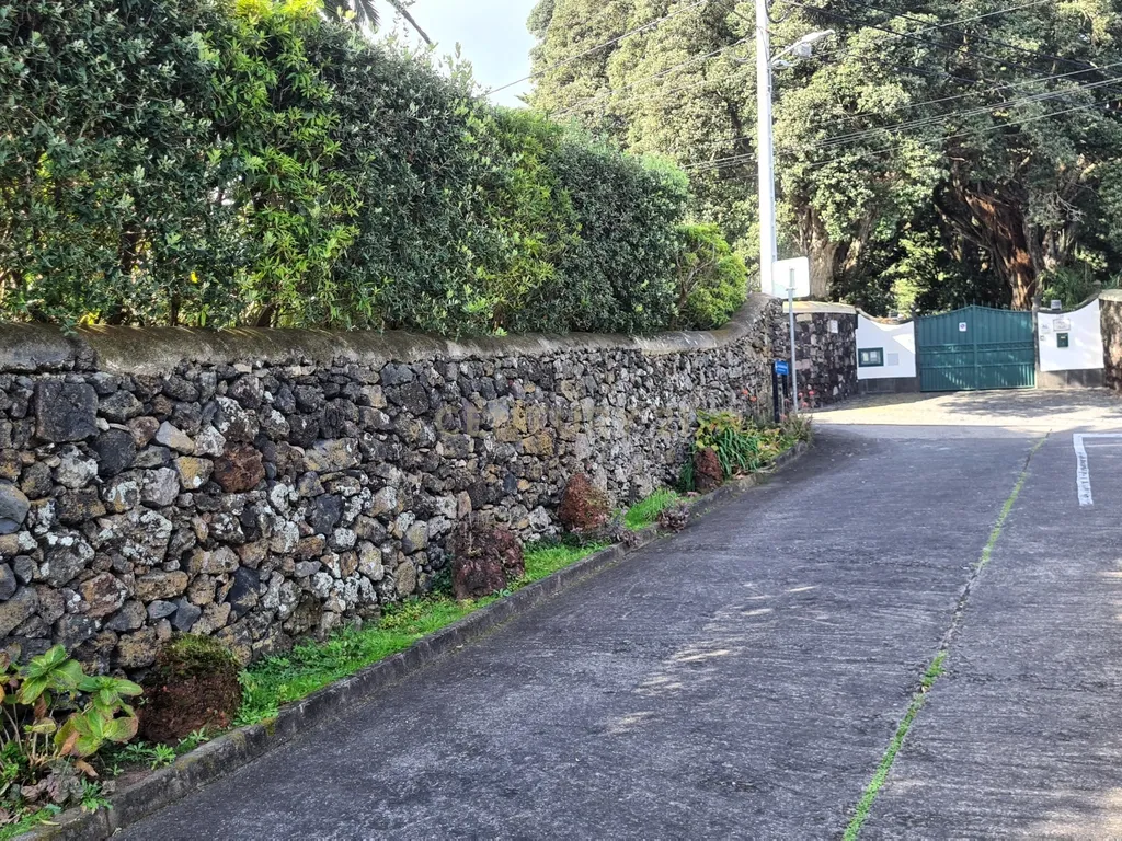 Propriedade Exclusiva na Caloura, São Miguel – Localização Privilegiada com Licença AL - Image 29