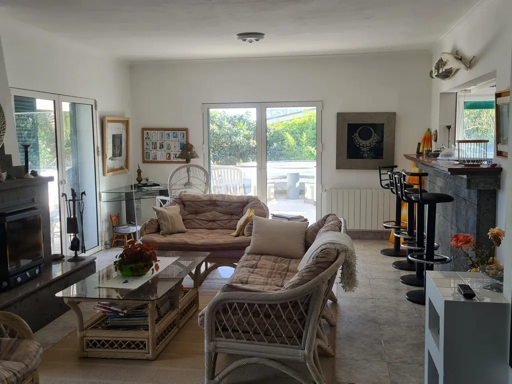 Propriedade Exclusiva na Caloura, São Miguel – Localização Privilegiada com Licença AL - Image 3