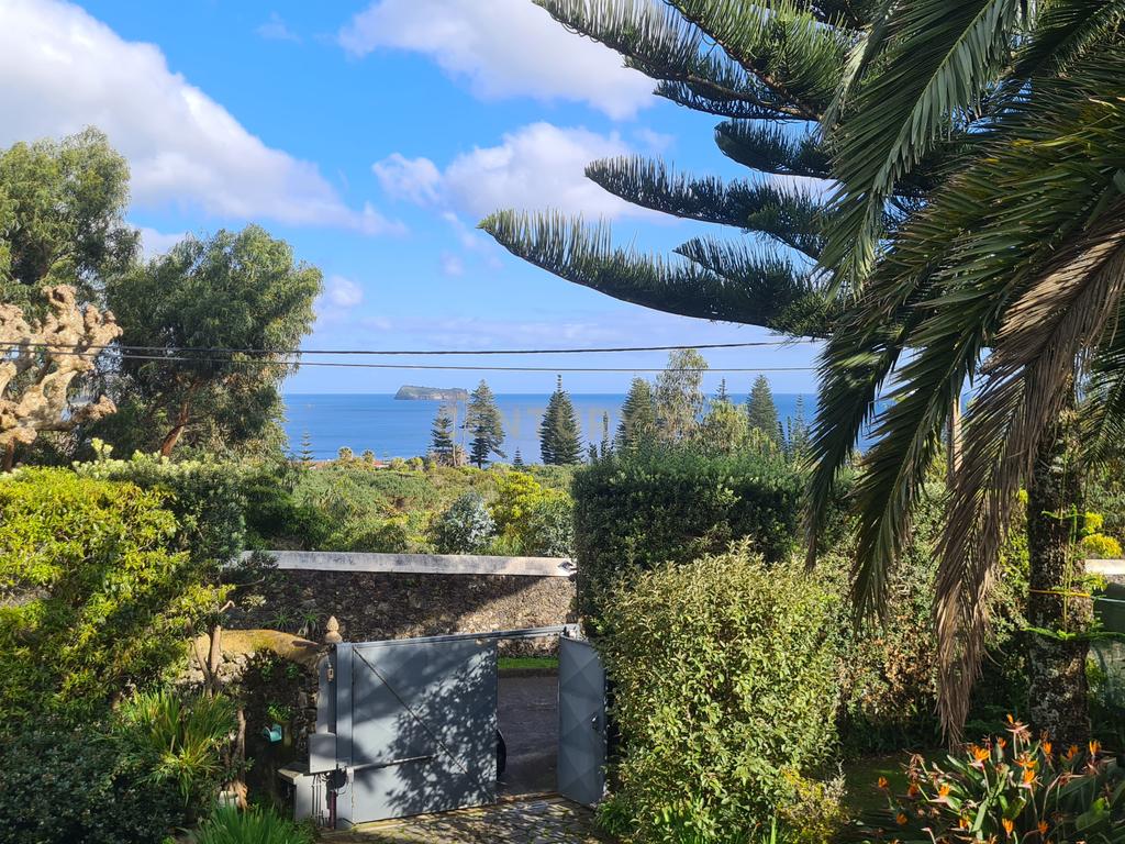 Propriedade Exclusiva na Caloura, São Miguel – Localização Privilegiada com Licença AL - Image 1