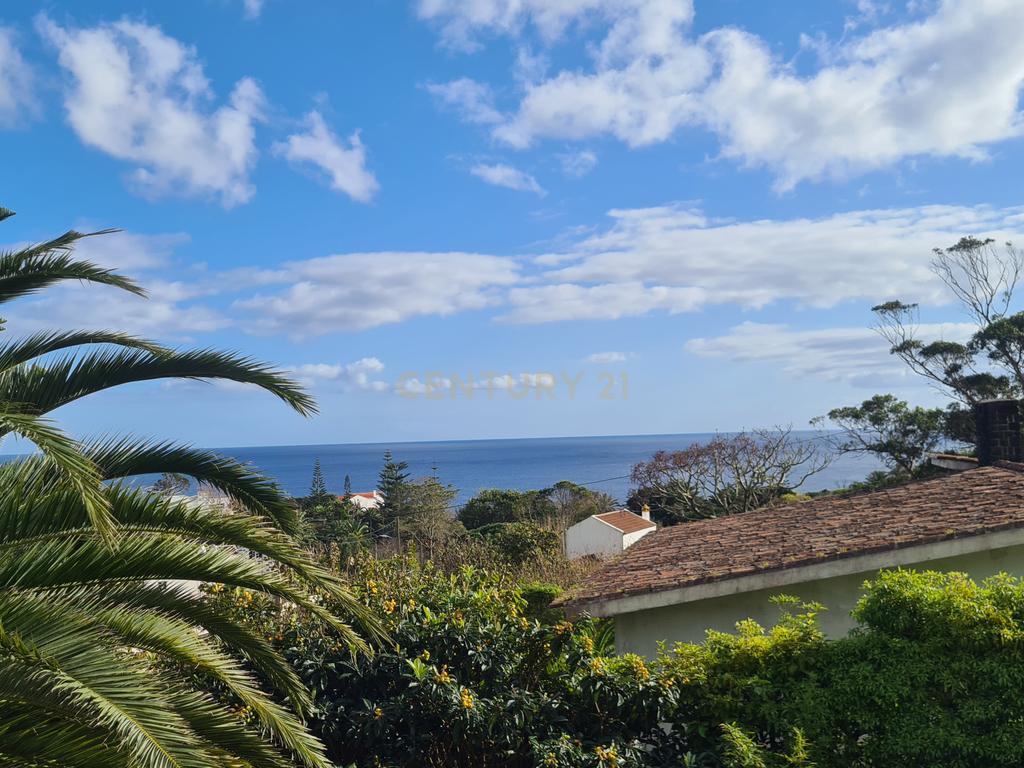 Propriedade Exclusiva na Caloura, São Miguel – Localização Privilegiada com Licença AL - Image 23