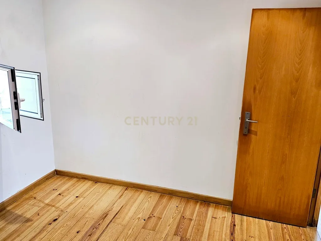 Prédio zona histórica do Seixal - Image 10