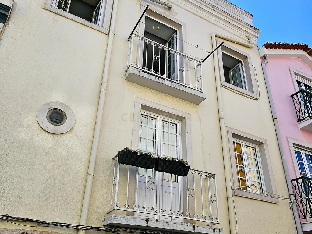 Prédio zona histórica do Seixal - Image 18