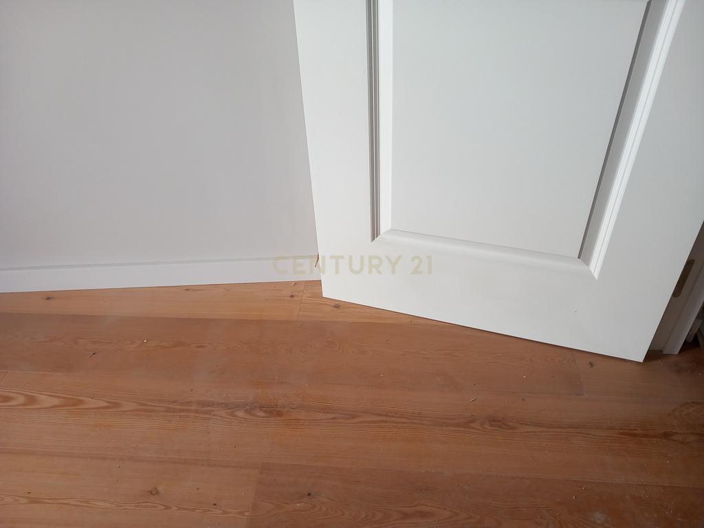 Apartamento com Terraço NOVO na Zona Histórica do Seixal - Image 9