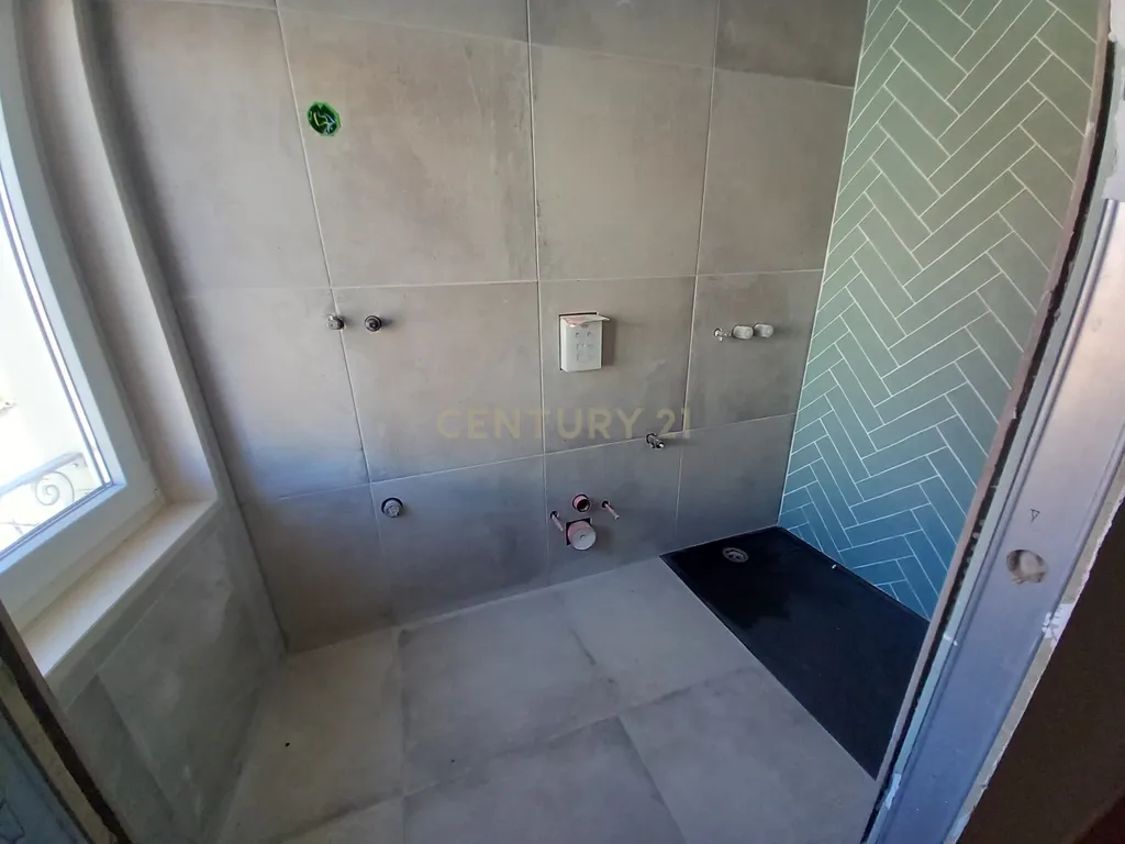 T2 NOVO COM PISCINA NA ZONA HISTÓRICA DO SEIXAL - Image 7