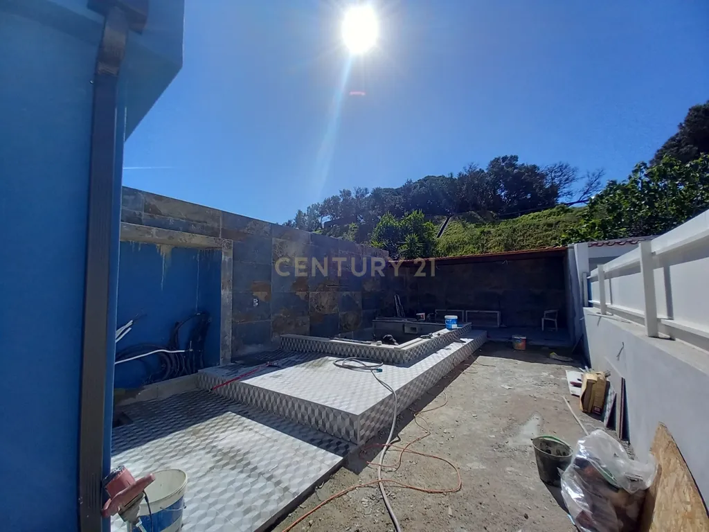 T2 NOVO COM PISCINA NA ZONA HISTÓRICA DO SEIXAL - Image 1