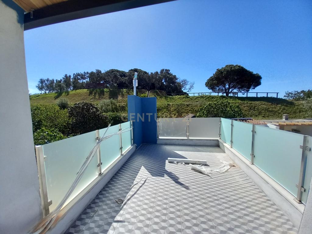 Apartamento com Terraço NOVO na Zona Histórica do Seixal - Image 1
