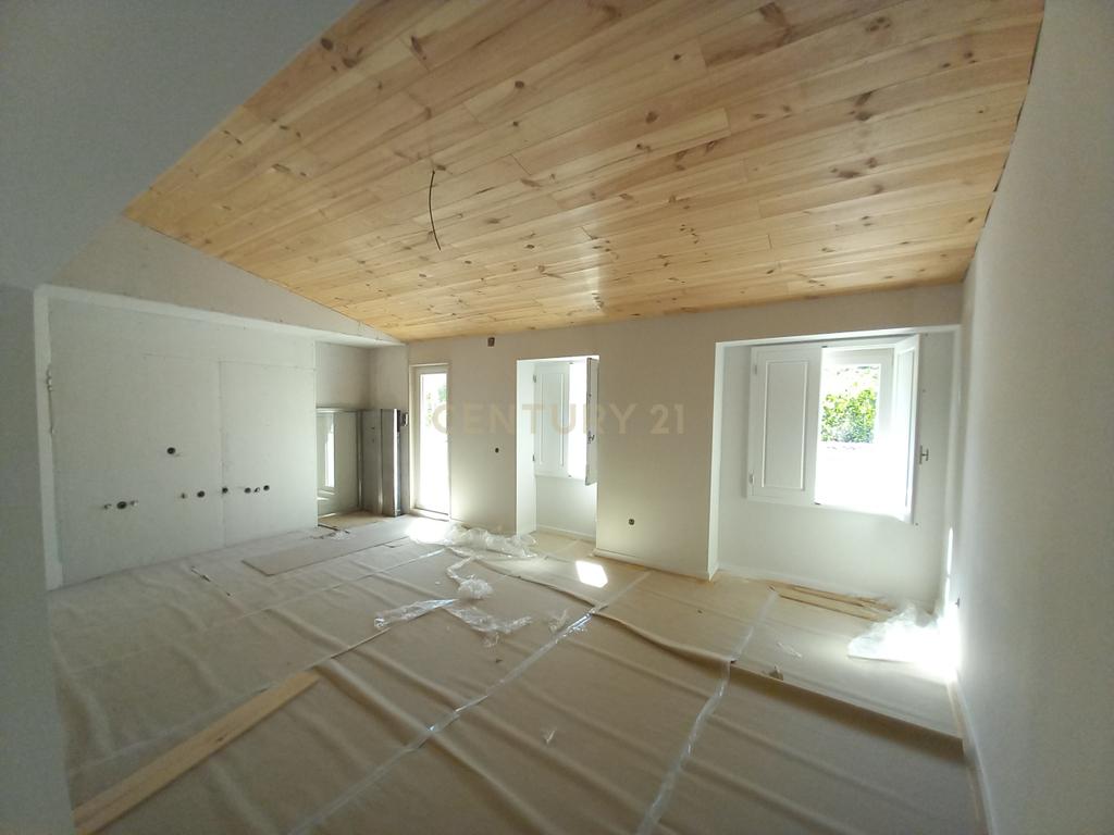 Apartamento com Terraço NOVO na Zona Histórica do Seixal - Image 2