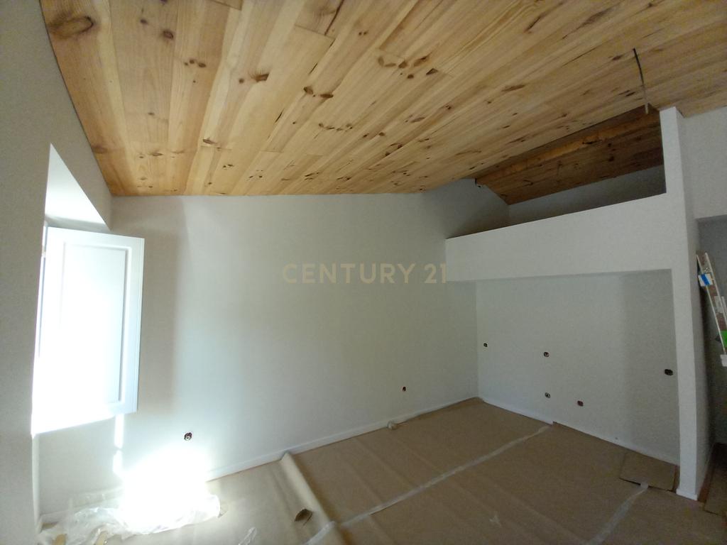 Apartamento com Terraço NOVO na Zona Histórica do Seixal - Image 3
