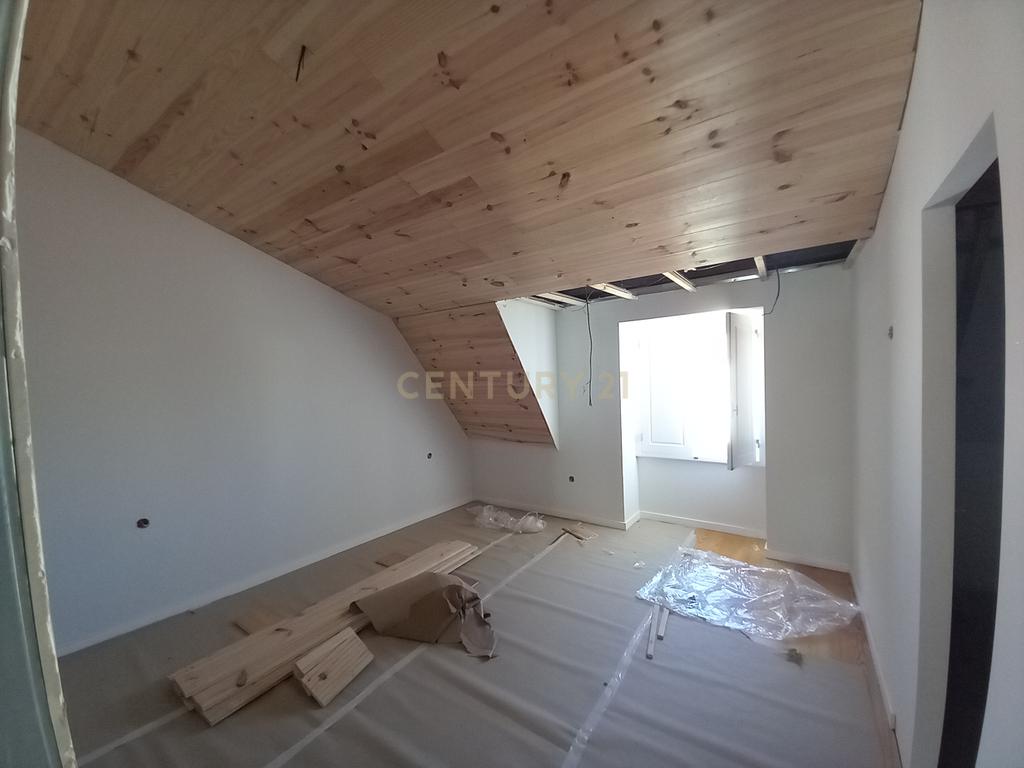 Apartamento com Terraço NOVO na Zona Histórica do Seixal - Image 7
