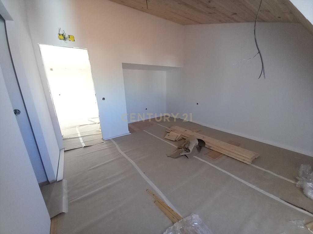 Apartamento com Terraço NOVO na Zona Histórica do Seixal - Image 8