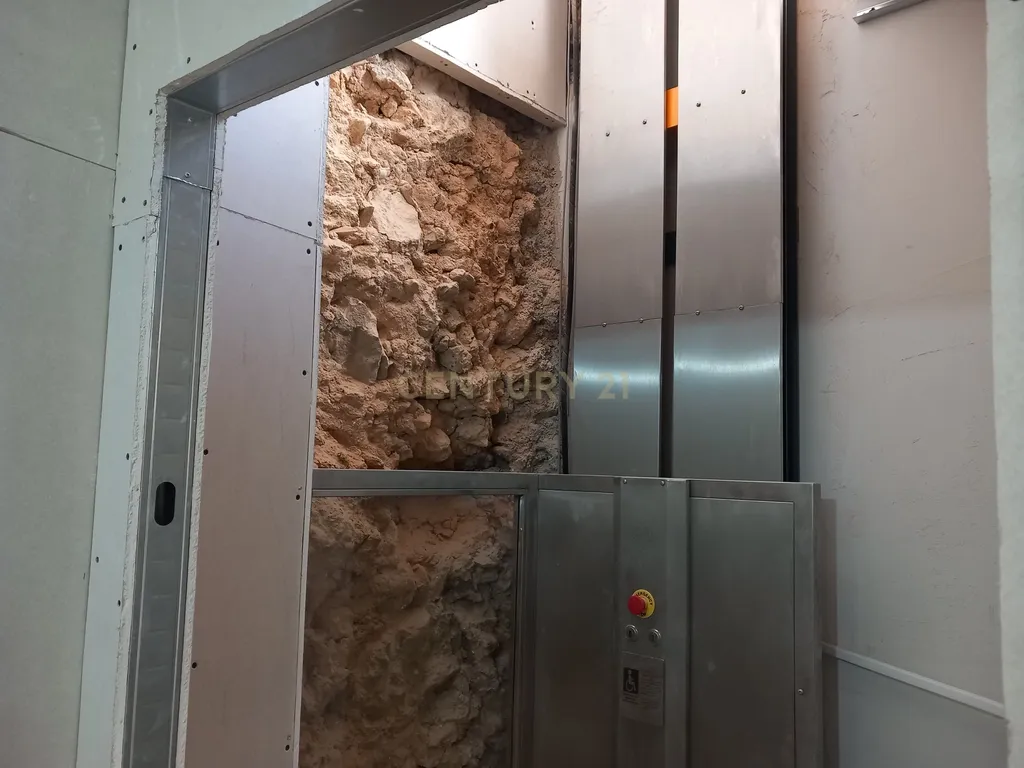 Apartamento com Terraço NOVO na Zona Histórica do Seixal - Image 12