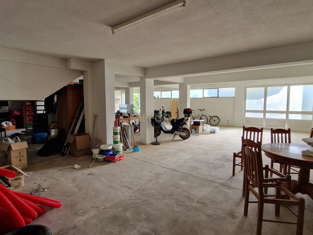 🏠 Oportunidade Única: Garagem de 168m² no Centro da Vila dos Olhos de Água, Albufeira! - Image 9