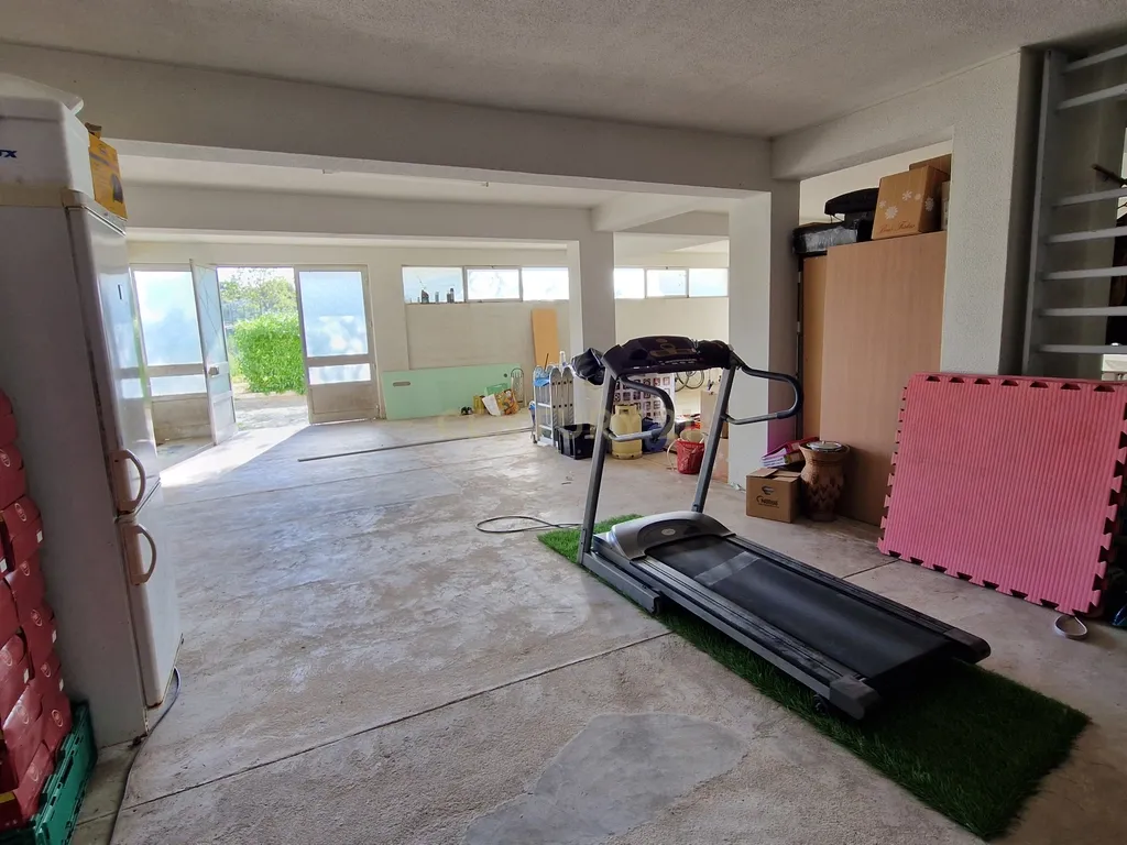 🏠 Oportunidade Única: Garagem de 168m² no Centro da Vila dos Olhos de Água, Albufeira! - Image 8