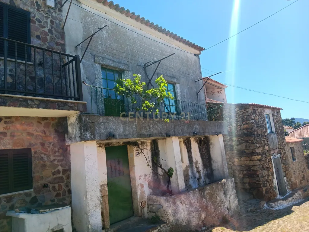 Moradia para reconstruir Penha Garcia - Image 2